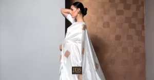 Showroom vs Local Market: Where to Buy Authentic Banarasi Sarees in Varanasi