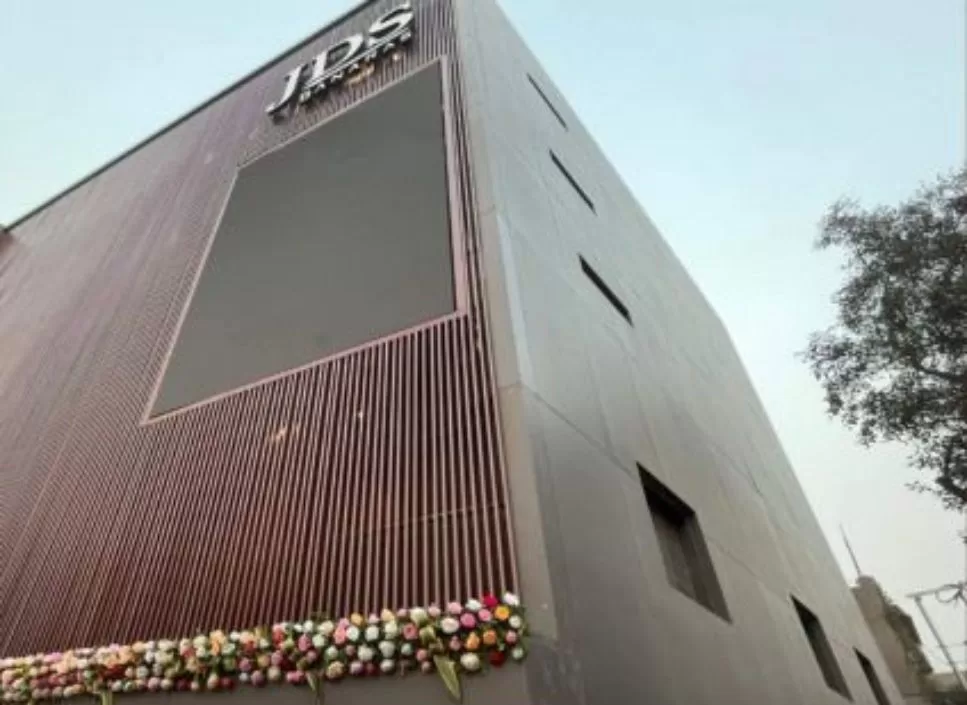 Why JDS Banaras is a Trusted Destination for Wedding Banarasi Sarees